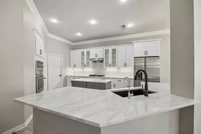 9014 Crown Point Circle, Irving, TX 75063 - Photo 11