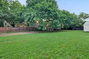 823 S Crockett St, Sherman, TX 75090 - Photo 25