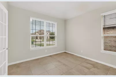 7811 Links Drive, Arlington, TX 76001 - Photo 9