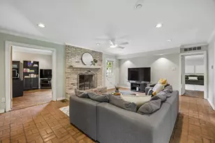 9635 Angleridge Rd, Dallas, TX 75238 - Photo 9