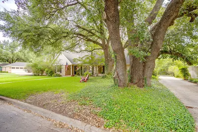 4305 Elmwood Drive, Benbrook, TX 76116 - Photo 5
