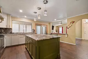 948 Meadowcove Cir, Garland, TX 75043 - Photo 17