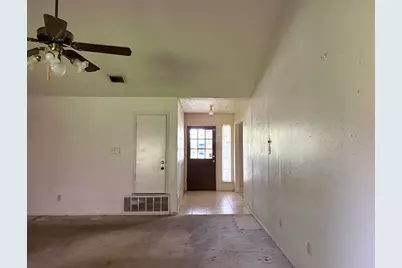 110 E Schreiber Street, Garland, TX 75040 - Photo 5