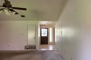110 E Schreiber St, Garland, TX 75040 - Photo 5
