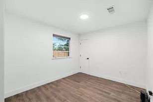301 Bernice Ct, Burleson, TX 76028 - Photo 17
