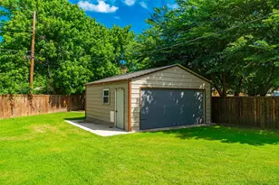 301 Bernice Ct, Burleson, TX 76028 - Photo 3