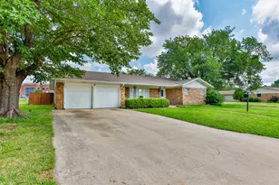 1808 College St, Gainesville, TX 76240 - Photo 3