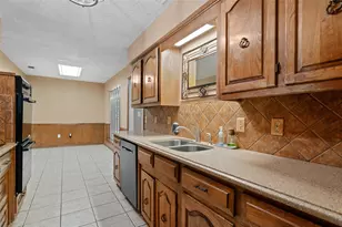 2005 Prince John Dr, Grand Prairie, TX 75050 - Photo 11