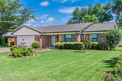 2211 Clover Park Drive, Arlington, TX 76013 - Photo 3