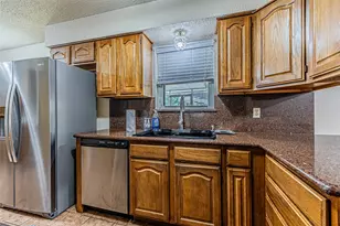 2211 Clover Park Dr, Arlington, TX 76013 - Photo 19