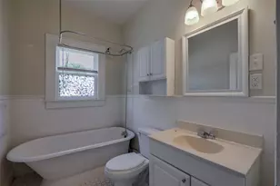 1906 Clover Ln, Fort Worth, TX 76107 - Photo 11