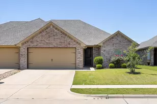 508 Landry Ct, Granbury, TX 76049 - Photo 3