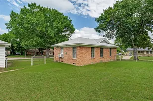 422 W Daugherty Dr, Garland, TX 75041 - Photo 23