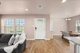 300 Lipscomb St, Cleburne, TX 76031 - Photo 3