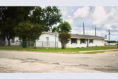501 N 10th Street, San Saba, TX 76877 - Photo 5