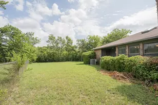 1731 Dynasty Cir, Glenn Heights, TX 75154 - Photo 3