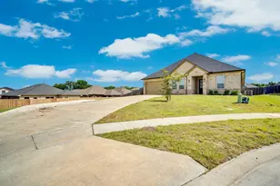 702 Chester Ct, Ennis, TX 75119 - Photo 3