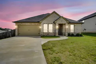 702 Chester Ct, Ennis, TX 75119 - Photo 1