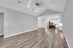 702 Chester Ct, Ennis, TX 75119 - Photo 7