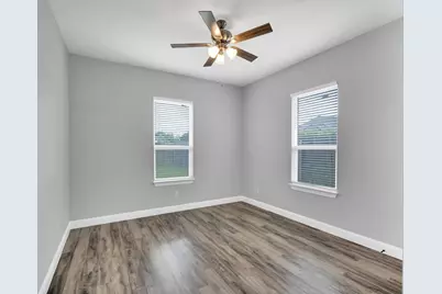 702 Chester Court, Ennis, TX 75119 - Photo 17