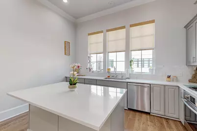 638 Dalton Lane #802, Irving, TX 75039 - Photo 3