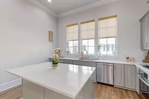 638 Dalton Ln, Irving, TX 75039 - Photo 3