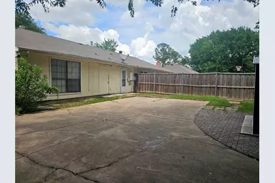 200 E Denton Drive, Euless, TX 76039 - Photo 17