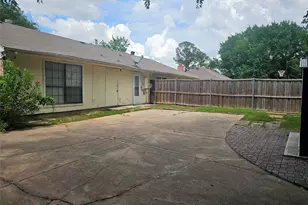 200 E Denton Dr, Euless, TX 76039 - Photo 17