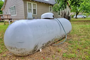 301 Spring St, Forestburg, TX 76239 - Photo 25