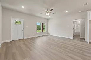 702 Scudder St, Cleburne, TX 76033 - Photo 9