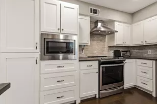 9519 Robin Meadow Dr, Dallas, TX 75243 - Photo 9
