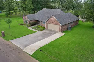 109 Castlewood Rd, Enchanted Oaks, TX 75156 - Photo 1