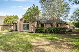 2315 Stone Glen Ln, Carrollton, TX 75007 - Photo 3
