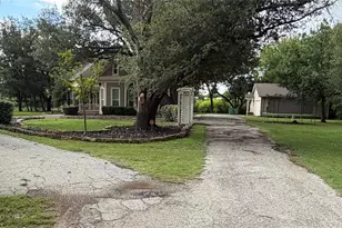 445 W Belknap St, Jacksboro, TX 76458 - Photo 7