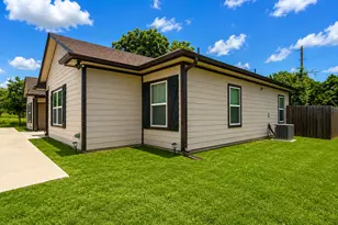801 Meadowlark Cir, Granbury, TX 76049 - Photo 3