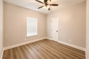 801 Meadowlark Cir, Granbury, TX 76049 - Photo 11