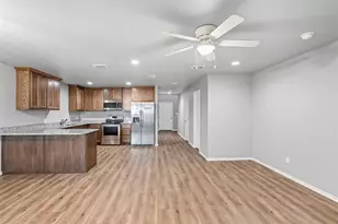 100 Abbey Park Ct, Granbury, TX 76049 - Photo 9