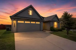 820 Lakeview Dr, Alvarado, TX 76009 - Photo 1