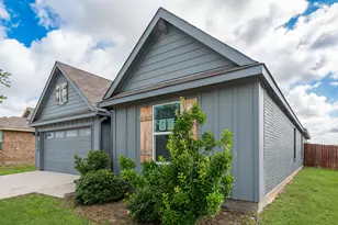820 Lakeview Dr, Alvarado, TX 76009 - Photo 1