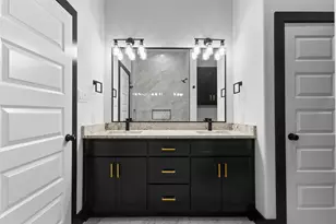 613 N Dwight Ave, Dallas, TX 75211 - Photo 11