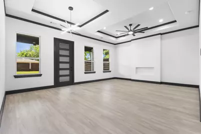 613 N Dwight Avenue, Dallas, TX 75211 - Photo 7