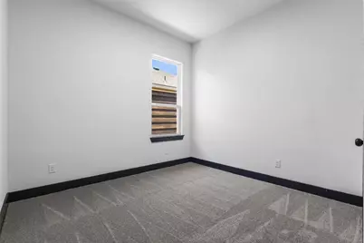 613 N Dwight Avenue, Dallas, TX 75211 - Photo 13