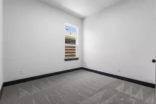 613 N Dwight Ave, Dallas, TX 75211 - Photo 13
