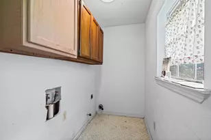 9738 Van Dyke Rd, Dallas, TX 75218 - Photo 13