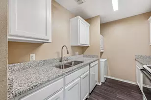 872 W Vanderbilt St, Stephenville, TX 76401 - Photo 5