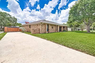 4375 Rota Circle, Fort Worth, TX 76133 - Photo 3