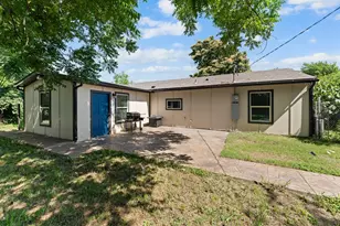 3806 Castle Hills Dr, Dallas, TX 75241 - Photo 17