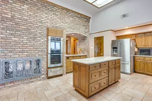 2006 Lake Country Dr, Arlington, TX 76012 - Photo 9