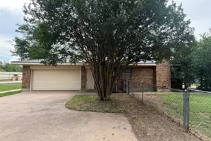 1012 Holden St, Glen Rose, TX 76043 - Photo 5