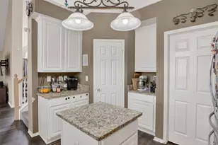 10115 Andre Dr, Irving, TX 75063 - Photo 17